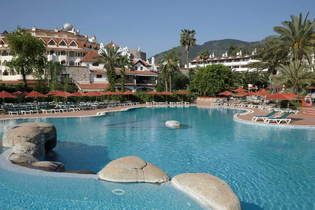 استخر سرباز هتل مارتی ریزورت مارماریس